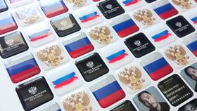Из чего делают 3D стикеры для телефона в Gipfel